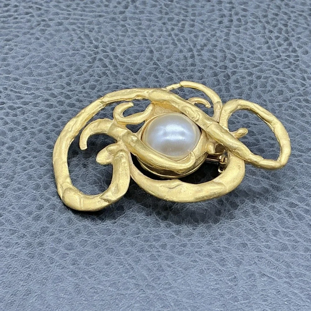 Brooch Abstract Gold Tone Statement Pin Faux Pearl Textured Swirl Art 2.5